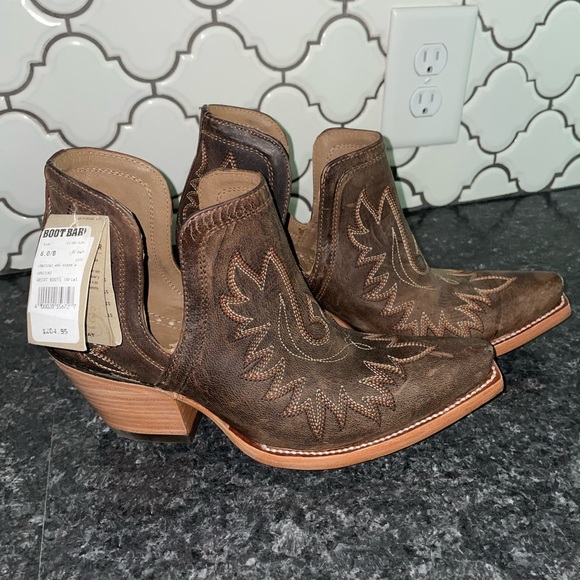 Ariat Shoes - Ariat boots •NEW•
